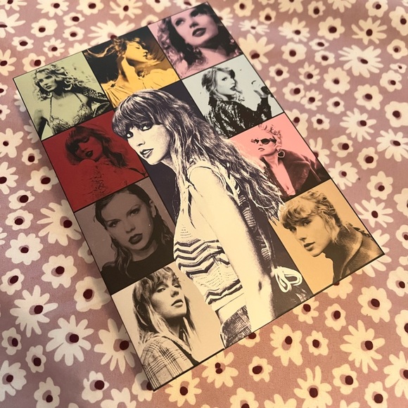 Taylor Swift Eras Tour complete postcard VIP set box included. Brand new - Picture 2 of 3